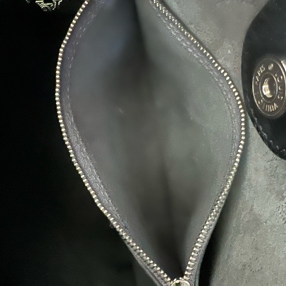 Louis Vuitton Carmel Mahina Noir - Picture 14 of 17